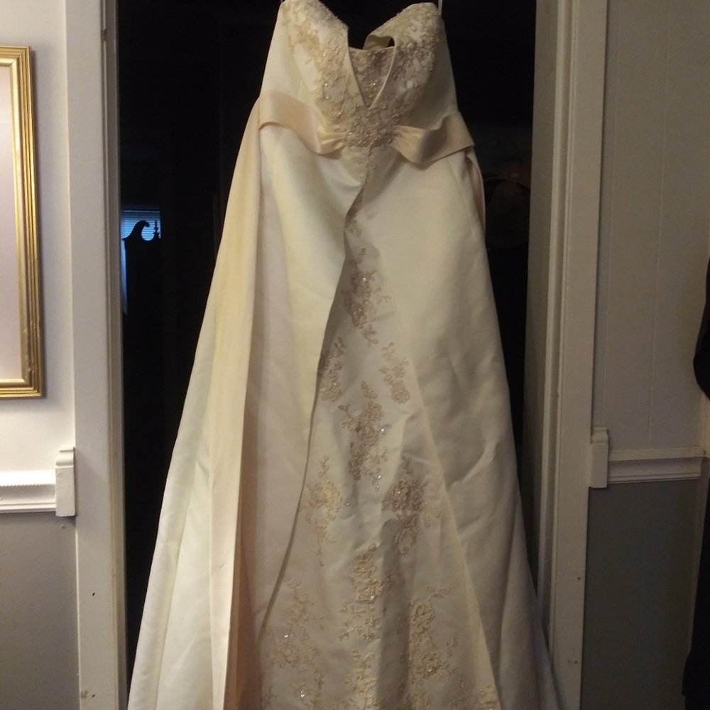 Ivory and blush halter wedding dress size 16